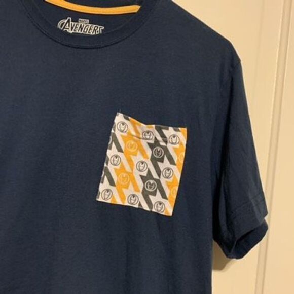 Marvel Avengers Pocket Tee Size Large T-Shirt - Picture 3 of 5